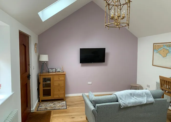 Brand New Annexe On Border Of The Southdowns.